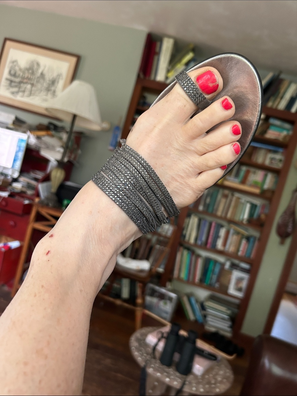 Toe ring flat sandal
